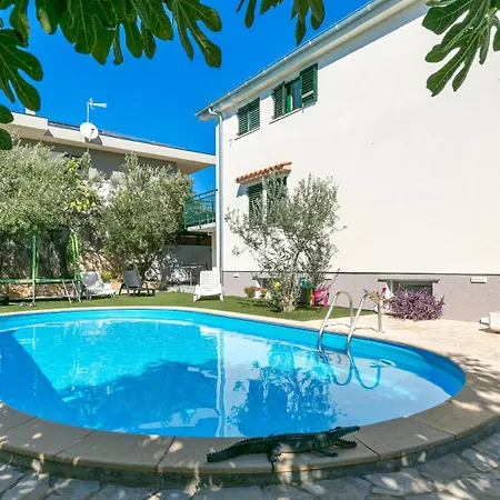 Family-friendly With Swimming Pool Kastel Novi, Kastela - 22569 Kaštel Novi