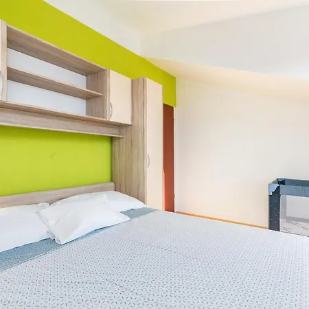 Family-friendly With Swimming Pool Kastel Novi, Kastela - 22569 Apartmán *