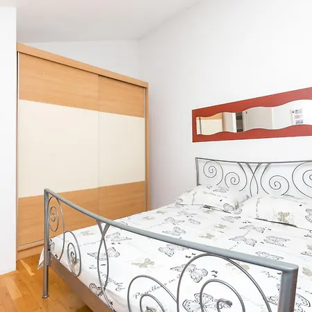 Family-friendly With Swimming Pool Kastel Novi, Kastela - 22569 Kaštel Novi