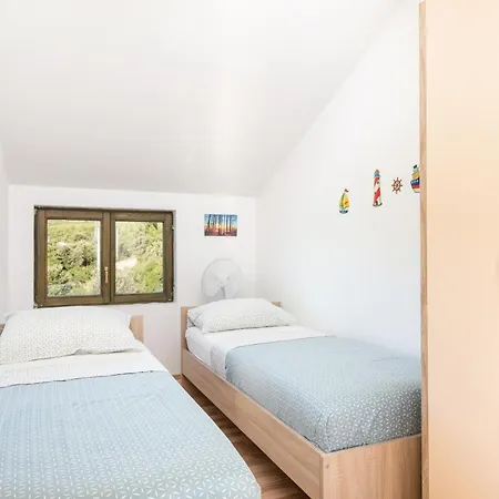 Family-friendly With Swimming Pool Kastel Novi, Kastela - 22569 Kaštel Novi