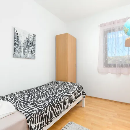 Family-friendly With Swimming Pool Kastel Novi, Kastela - 22569