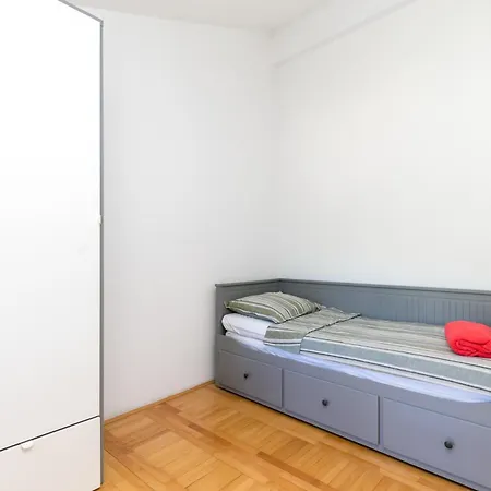 Family-friendly With Swimming Pool Kastel Novi, Kastela - 22569 Διαμέρισμα Kaštel Novi