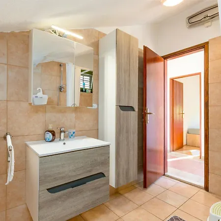 Family-friendly With Swimming Pool Kastel Novi, Kastela - 22569 Apartmán