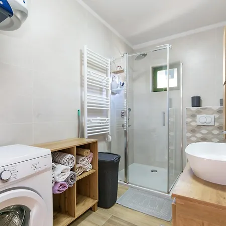 Διαμέρισμα Family-friendly With Swimming Pool Kastel Novi, Kastela - 22569