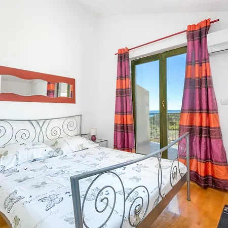 Family-friendly With Swimming Pool Kastel Novi, Kastela - 22569 Διαμέρισμα Kaštel Novi