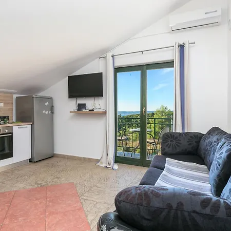 Family-friendly With Swimming Pool Kastel Novi, Kastela - 22569 *