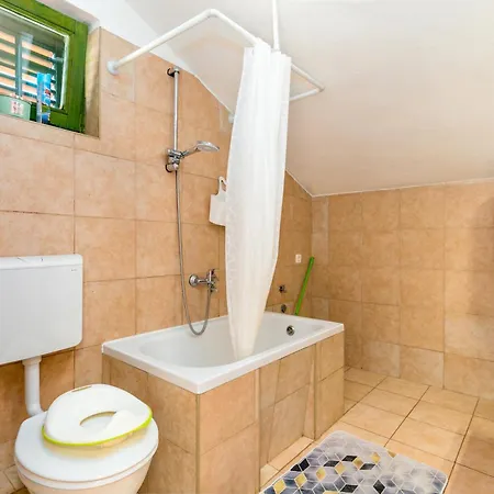 Family-friendly With Swimming Pool Kastel Novi, Kastela - 22569 Διαμέρισμα *