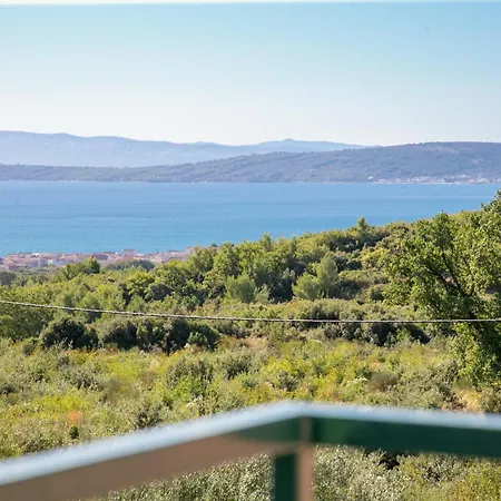 Apartmán Family-friendly With Swimming Pool Kastel Novi, Kastela - 22569 *