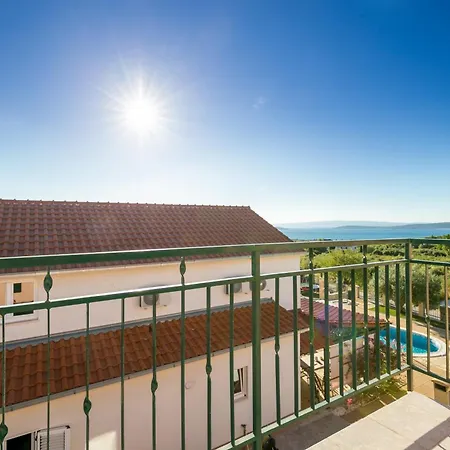 Διαμέρισμα Family-friendly With Swimming Pool Kastel Novi, Kastela - 22569