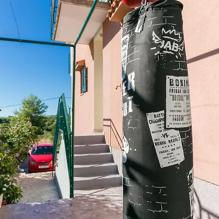 Διαμέρισμα Family-friendly With Swimming Pool Kastel Novi, Kastela - 22569 Kaštel Novi