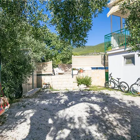 Family-friendly With Swimming Pool Kastel Novi, Kastela - 22569 Διαμέρισμα Kaštel Novi